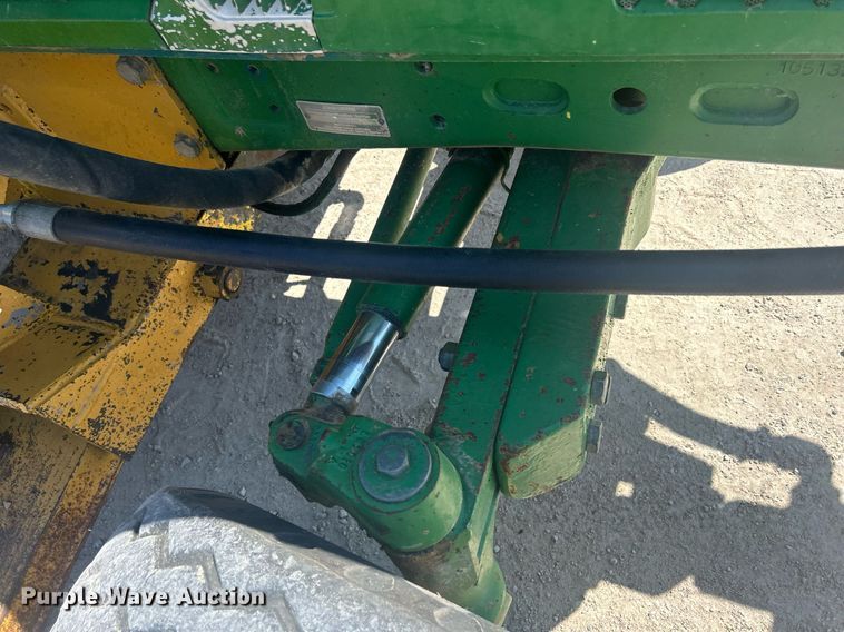 image for item DQ0903 1993 John Deere 6400  tractor