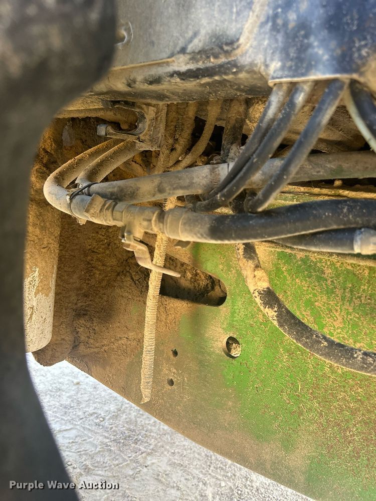 image for item DQ0903 1993 John Deere 6400  tractor