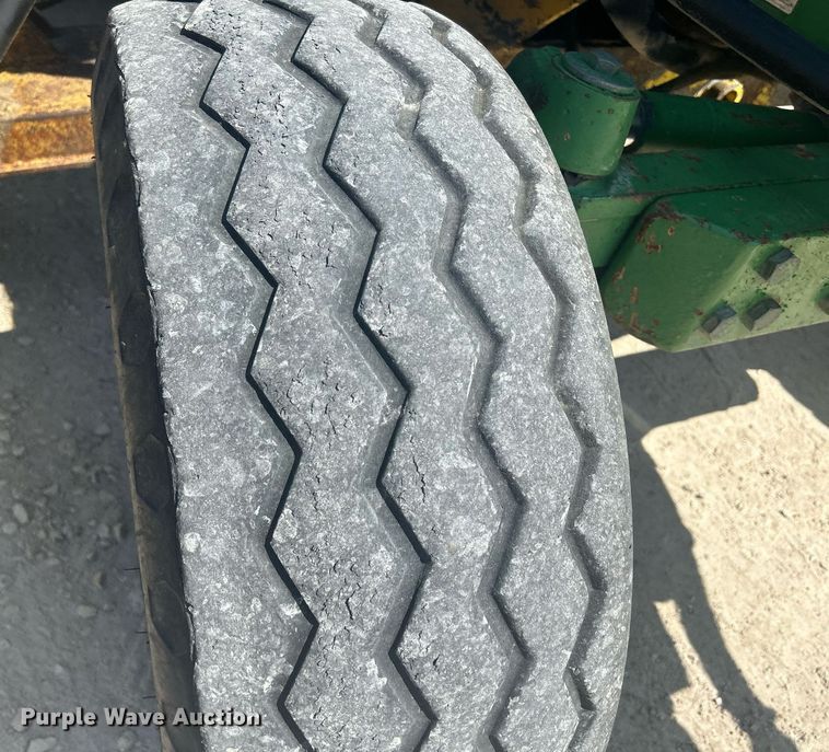 image for item DQ0903 1993 John Deere 6400  tractor