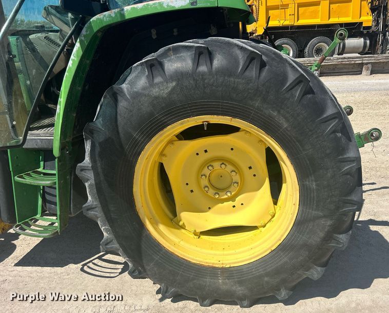 image for item DQ0903 1993 John Deere 6400  tractor