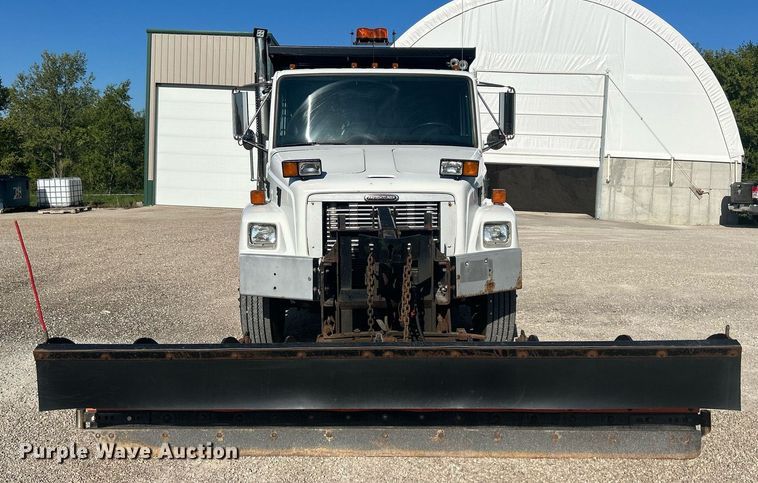 image for item DQ0905 2002 Freightliner FL70  dump truck