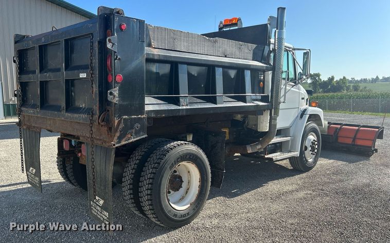 image for item DQ0905 2002 Freightliner FL70  dump truck