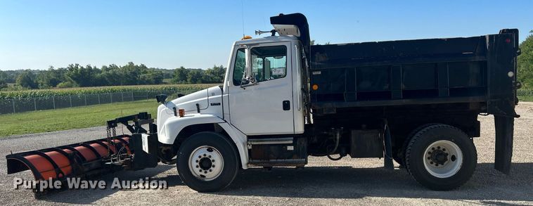 image for item DQ0905 2002 Freightliner FL70  dump truck