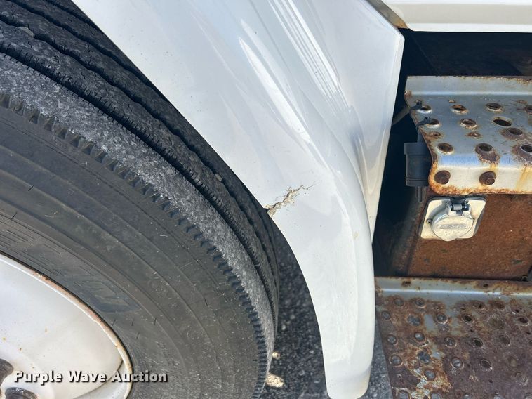 image for item DQ0905 2002 Freightliner FL70  dump truck