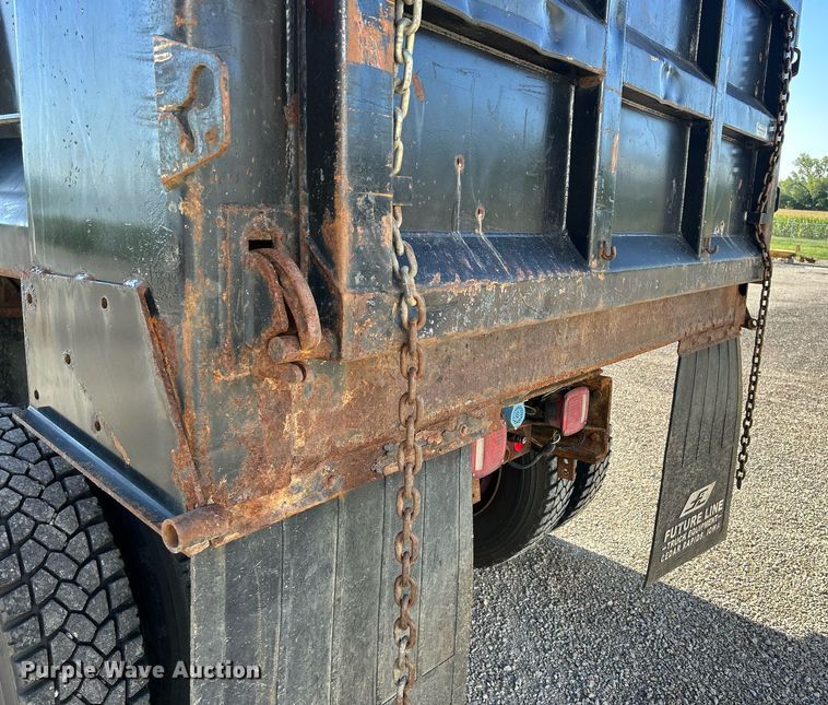 image for item DQ0905 2002 Freightliner FL70  dump truck