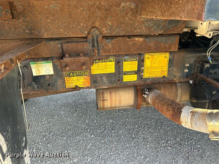 image for item DQ0905 2002 Freightliner FL70  dump truck