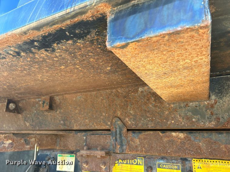 image for item DQ0905 2002 Freightliner FL70  dump truck