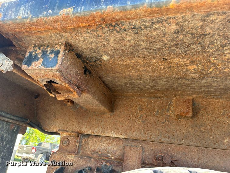 image for item DQ0905 2002 Freightliner FL70  dump truck