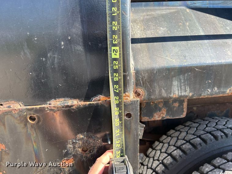 image for item DQ0905 2002 Freightliner FL70  dump truck