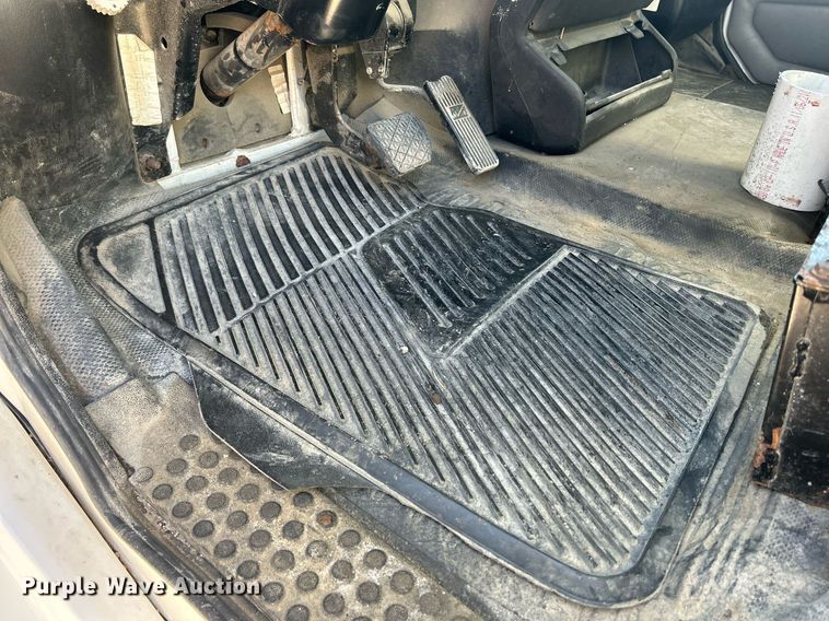 image for item DQ0905 2002 Freightliner FL70  dump truck