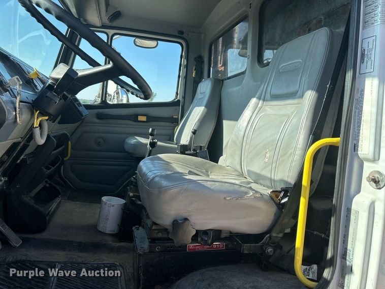 image for item DQ0905 2002 Freightliner FL70  dump truck