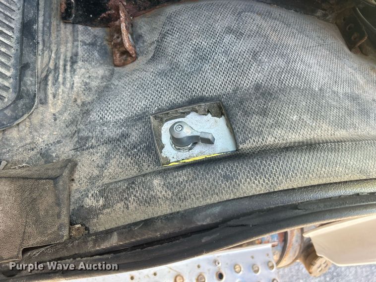 image for item DQ0905 2002 Freightliner FL70  dump truck