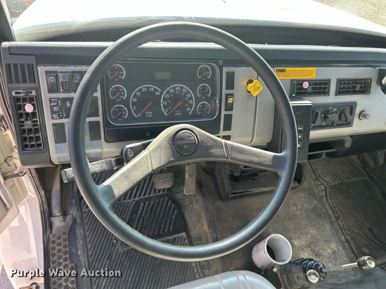 image for item DQ0905 2002 Freightliner FL70  dump truck