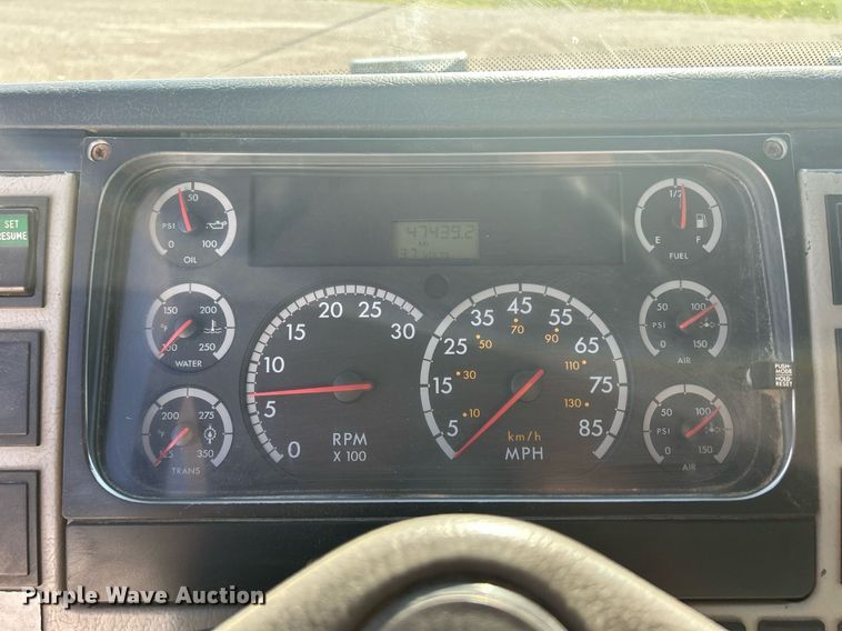 image for item DQ0905 2002 Freightliner FL70  dump truck