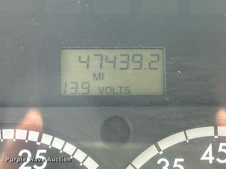 image for item DQ0905 2002 Freightliner FL70  dump truck