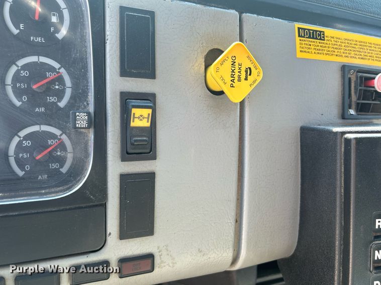 image for item DQ0905 2002 Freightliner FL70  dump truck