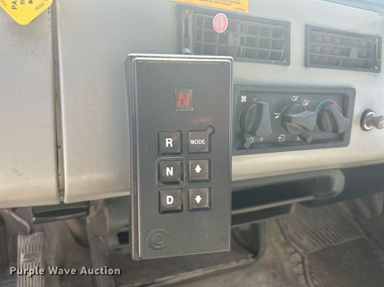 image for item DQ0905 2002 Freightliner FL70  dump truck