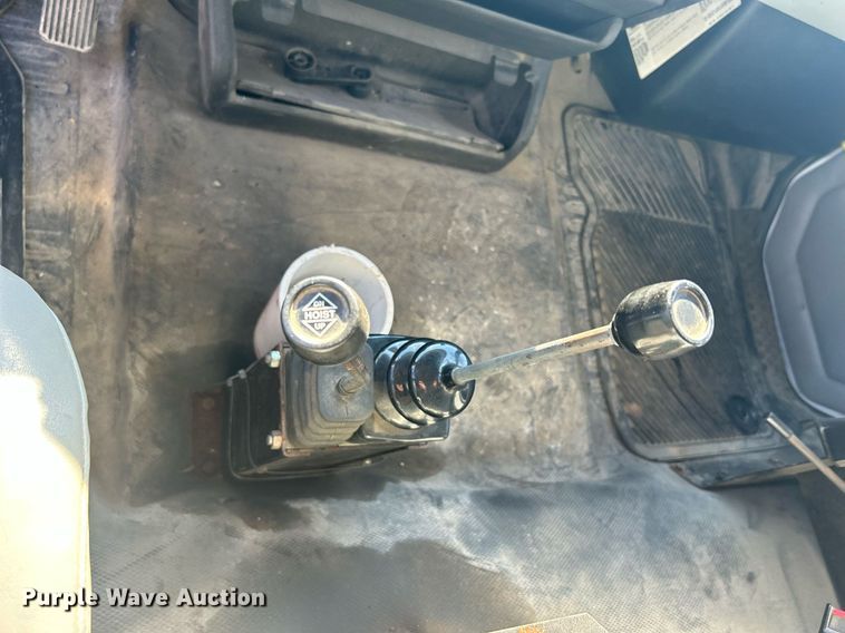 image for item DQ0905 2002 Freightliner FL70  dump truck