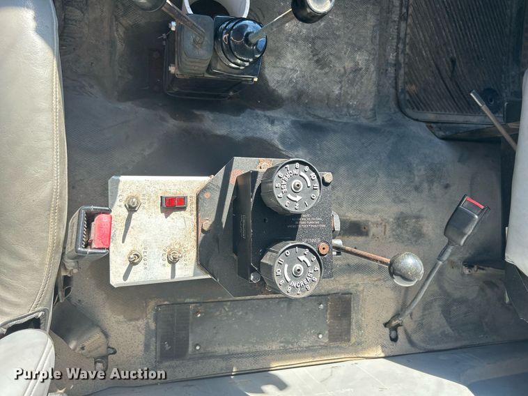 image for item DQ0905 2002 Freightliner FL70  dump truck