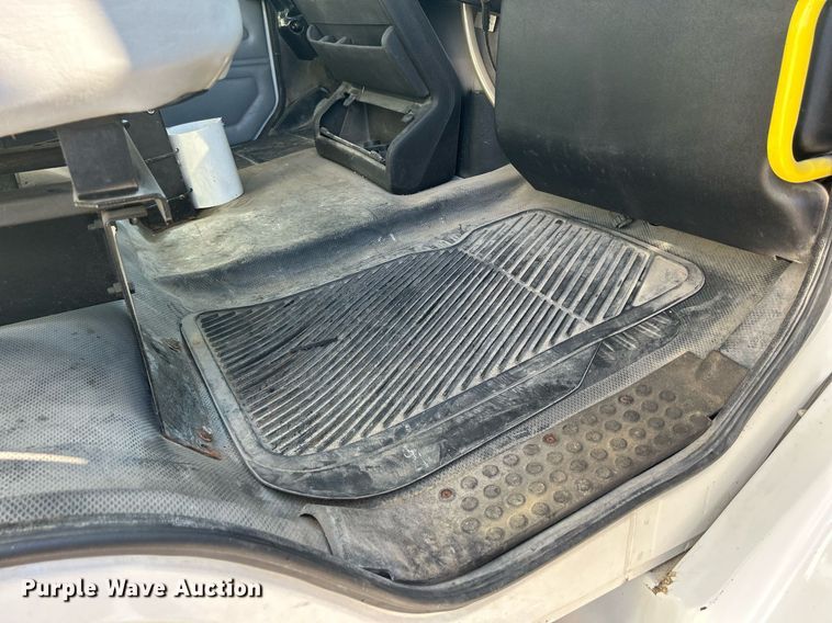 image for item DQ0905 2002 Freightliner FL70  dump truck