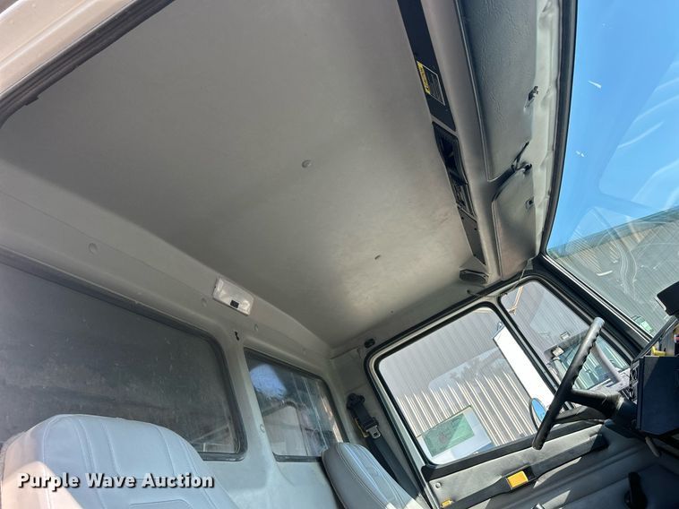 image for item DQ0905 2002 Freightliner FL70  dump truck