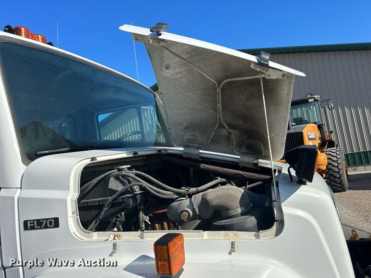 image for item DQ0905 2002 Freightliner FL70  dump truck