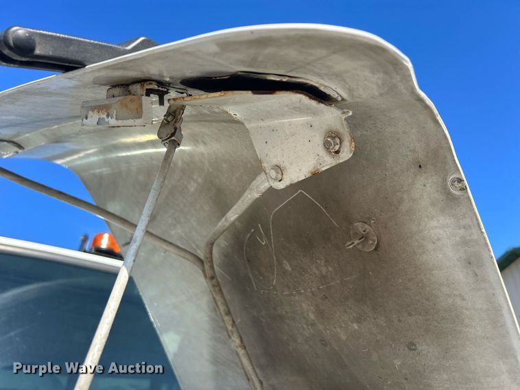 image for item DQ0905 2002 Freightliner FL70  dump truck