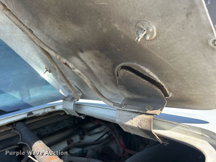 image for item DQ0905 2002 Freightliner FL70  dump truck