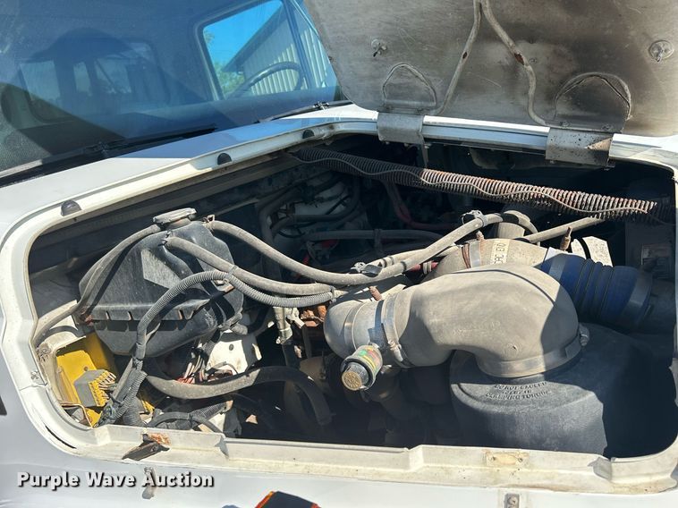 image for item DQ0905 2002 Freightliner FL70  dump truck