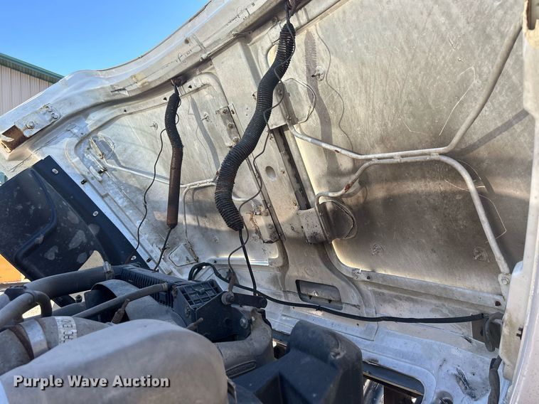 image for item DQ0905 2002 Freightliner FL70  dump truck