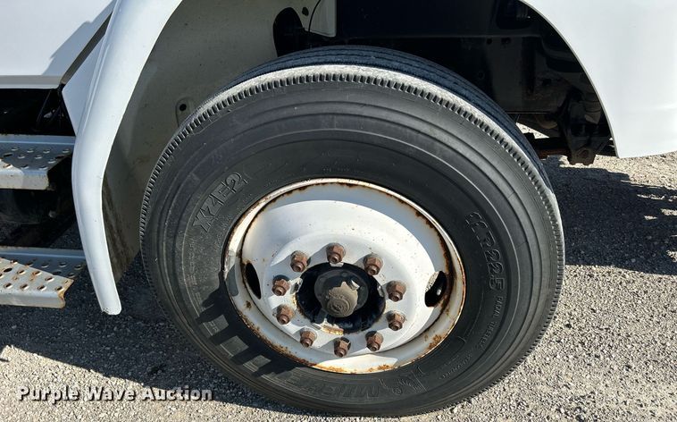 image for item DQ0905 2002 Freightliner FL70  dump truck