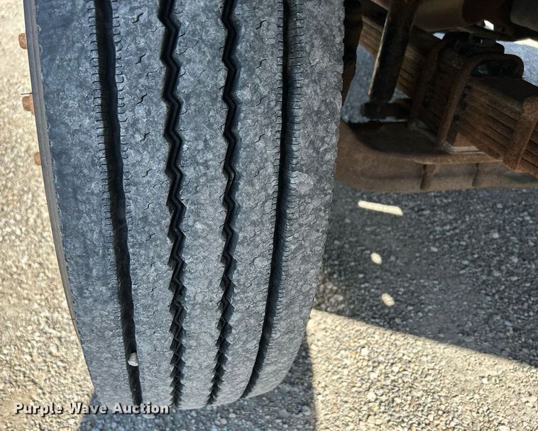 image for item DQ0905 2002 Freightliner FL70  dump truck