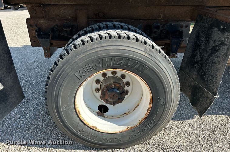 image for item DQ0905 2002 Freightliner FL70  dump truck