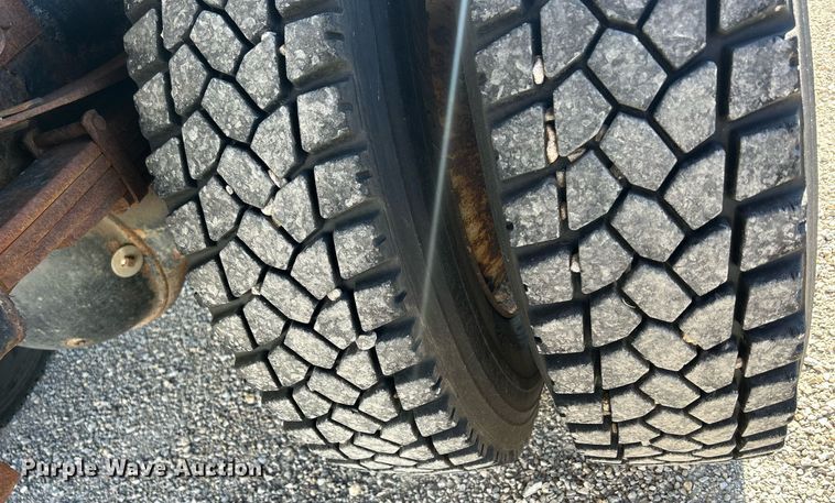 image for item DQ0905 2002 Freightliner FL70  dump truck