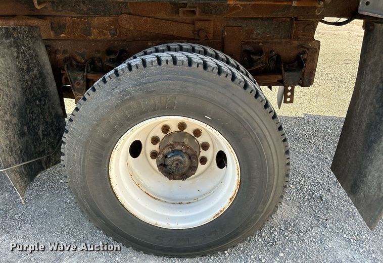 image for item DQ0905 2002 Freightliner FL70  dump truck