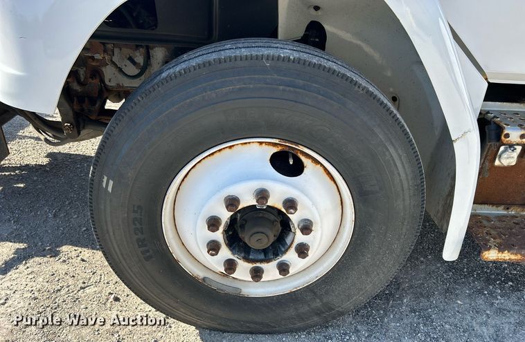 image for item DQ0905 2002 Freightliner FL70  dump truck