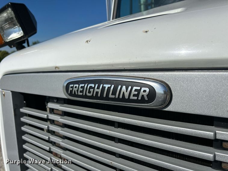 image for item DQ0905 2002 Freightliner FL70  dump truck