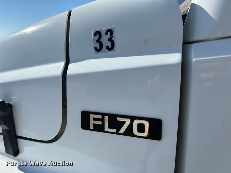 image for item DQ0905 2002 Freightliner FL70  dump truck