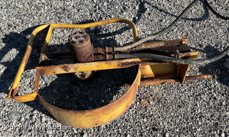 image for item DQ0905 2002 Freightliner FL70  dump truck