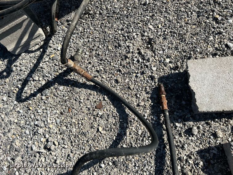 image for item DQ0905 2002 Freightliner FL70  dump truck