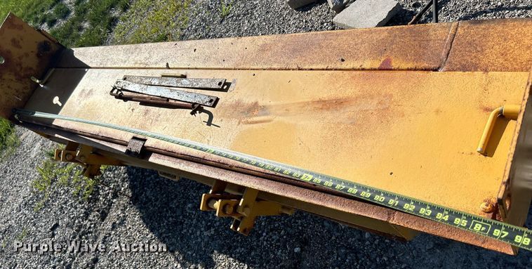 image for item DQ0905 2002 Freightliner FL70  dump truck