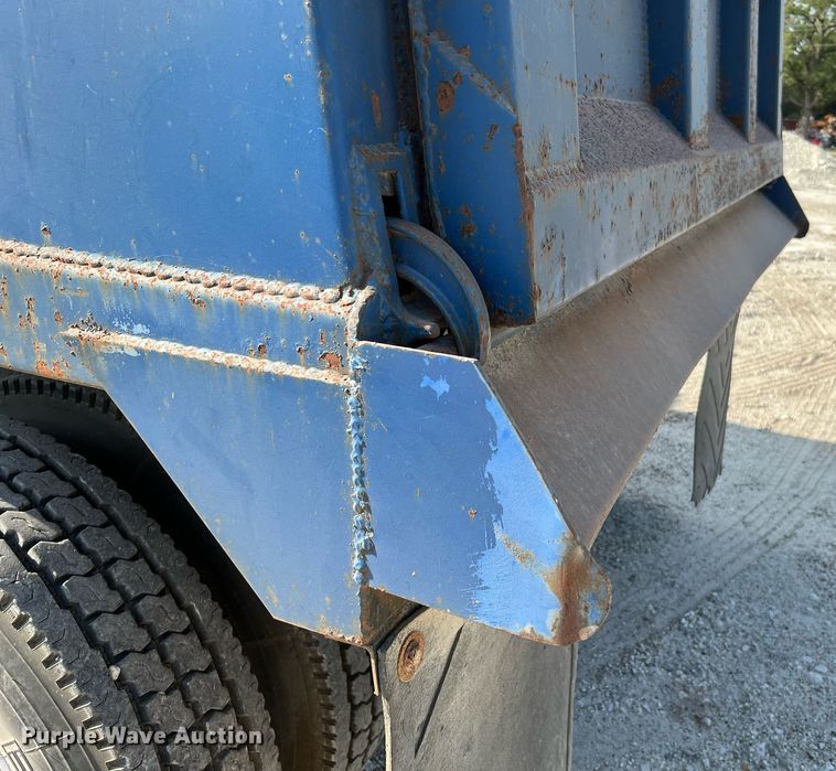 image for item DQ2137 2006 Freightliner Business Class M2  dump truck