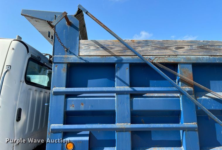 image for item DQ2137 2006 Freightliner Business Class M2  dump truck