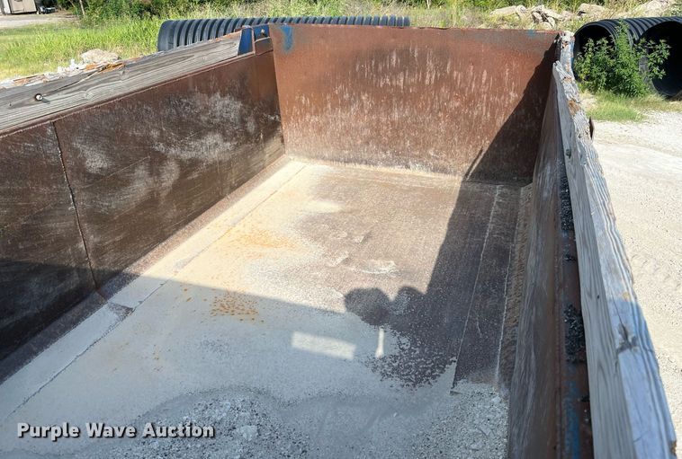 image for item DQ2137 2006 Freightliner Business Class M2  dump truck