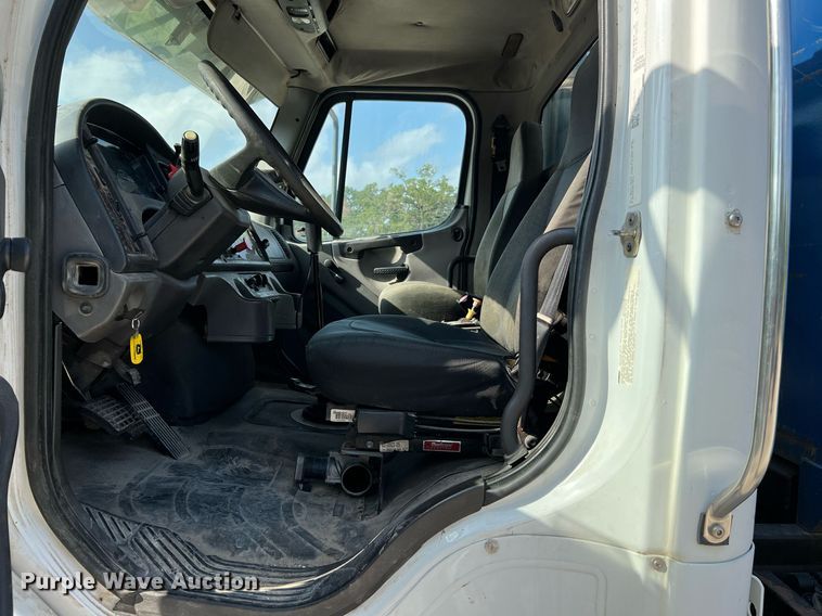 image for item DQ2137 2006 Freightliner Business Class M2  dump truck