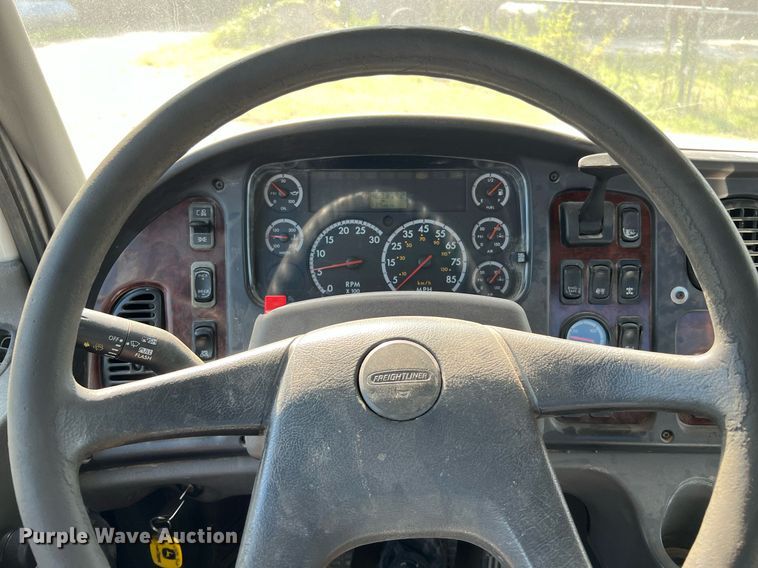 image for item DQ2137 2006 Freightliner Business Class M2  dump truck