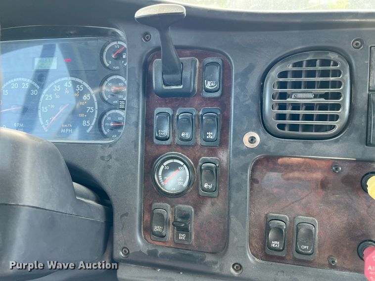 image for item DQ2137 2006 Freightliner Business Class M2  dump truck