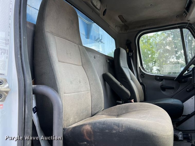 image for item DQ2137 2006 Freightliner Business Class M2  dump truck