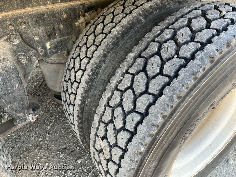 image for item DQ2137 2006 Freightliner Business Class M2  dump truck