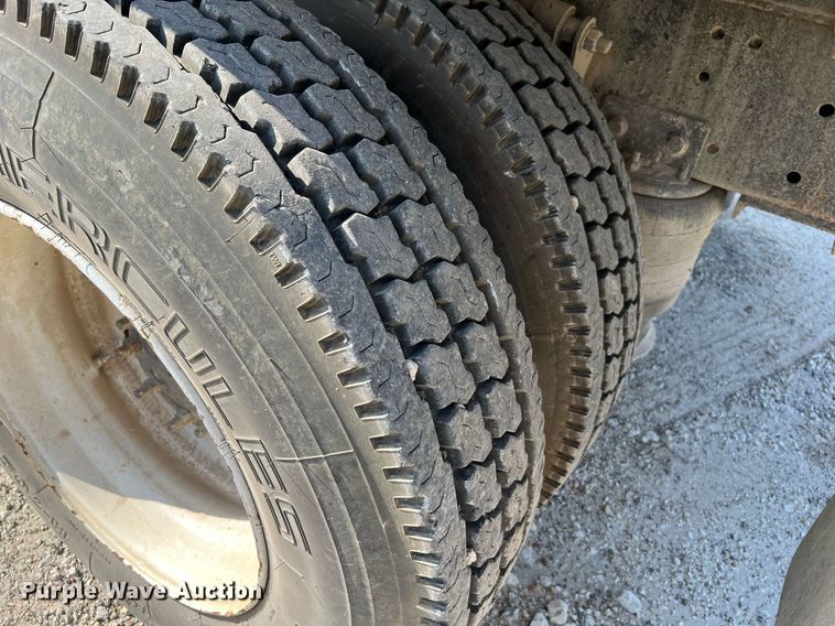 image for item DQ2137 2006 Freightliner Business Class M2  dump truck